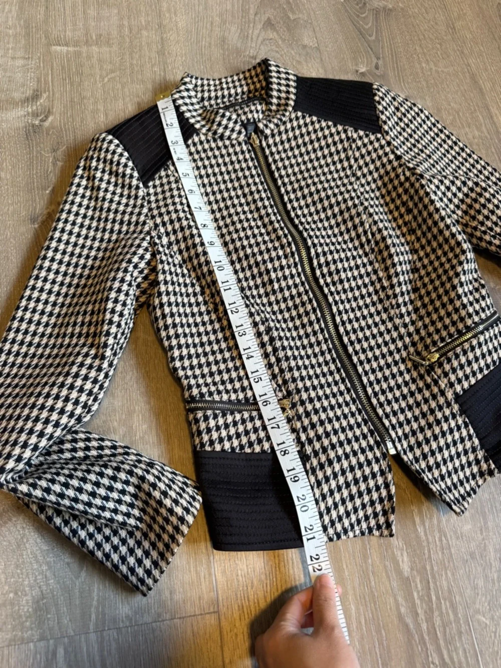 White House Black Market Houndstooth Zip Jacket – Size 00